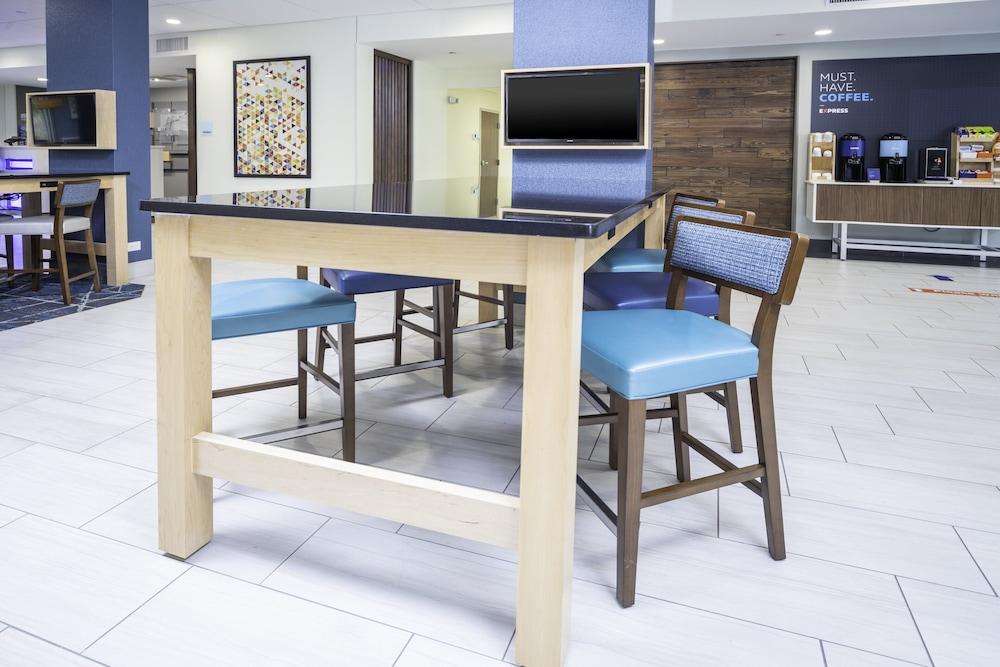 Holiday Inn Express & Suites Brevard - City Center