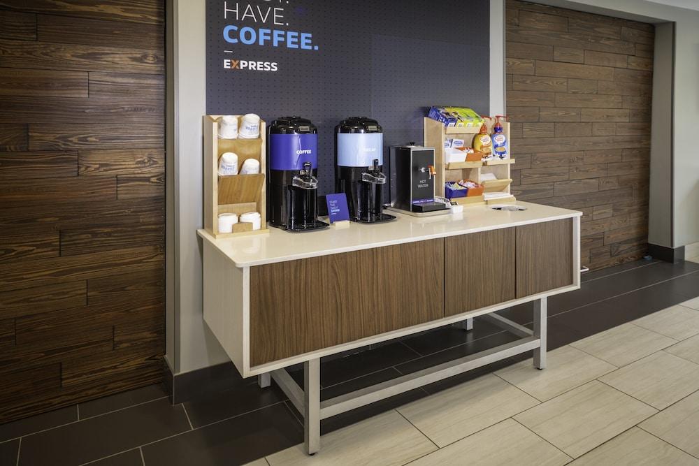 Holiday Inn Express & Suites Brevard - City Center