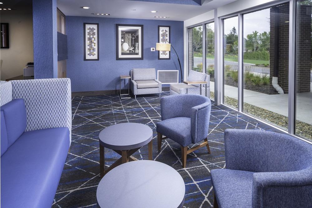 Holiday Inn Express & Suites Brevard - City Center
