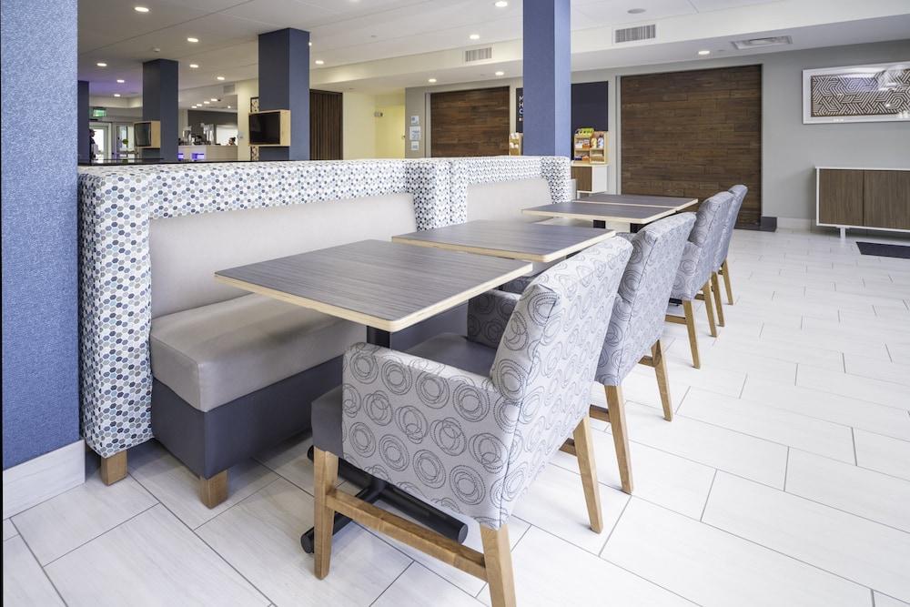Holiday Inn Express & Suites Brevard - City Center