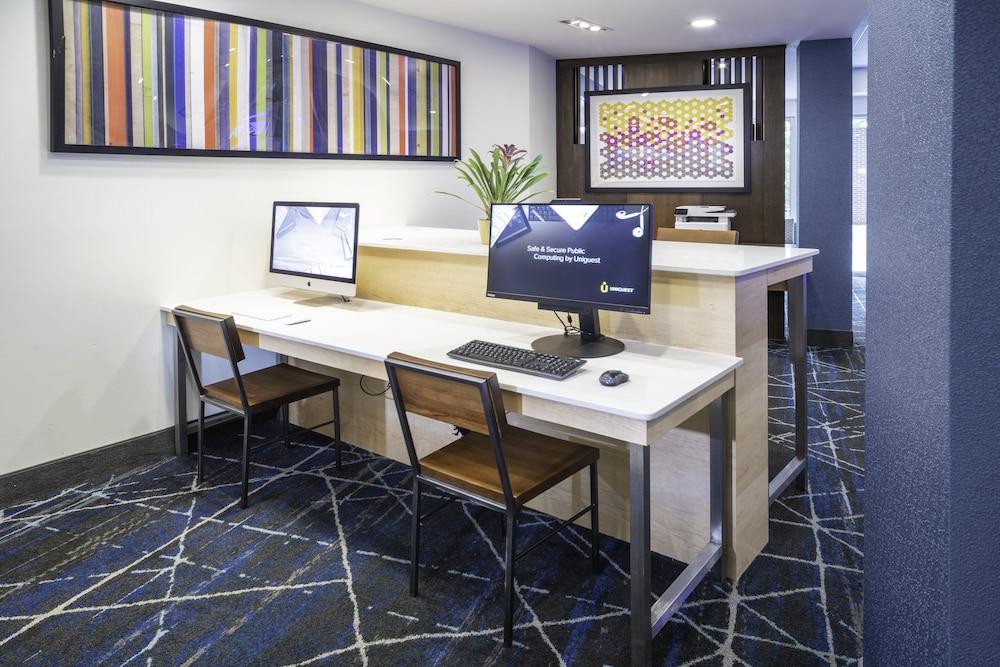 Holiday Inn Express & Suites Brevard - City Center