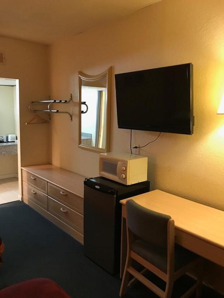 Budget Inn