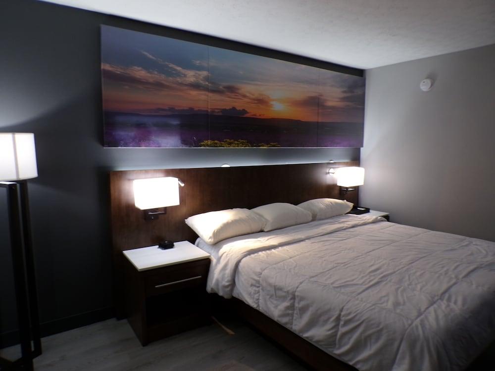 Elkins Economy Inn