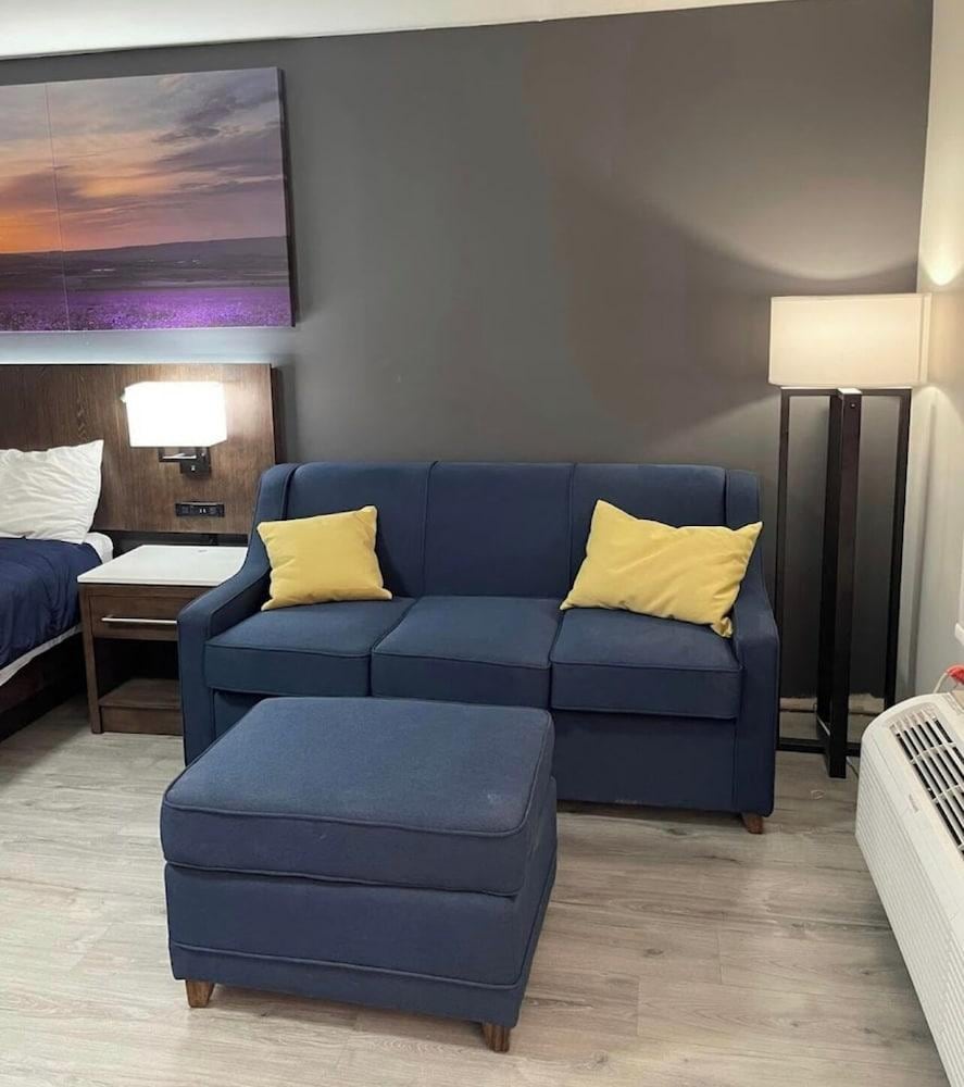 Elkins Economy Inn