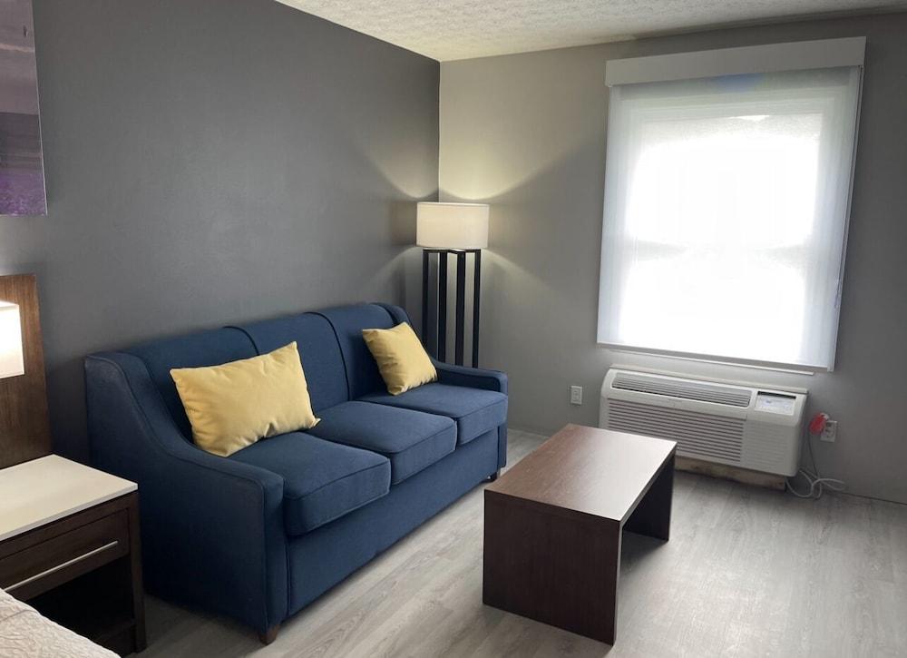 Elkins Economy Inn
