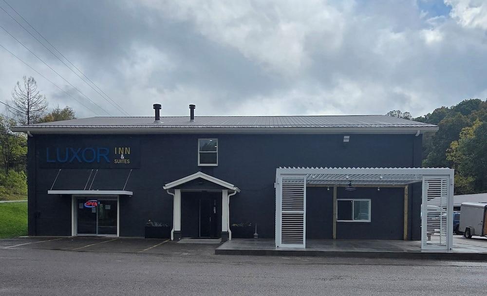 Elkins Economy Inn