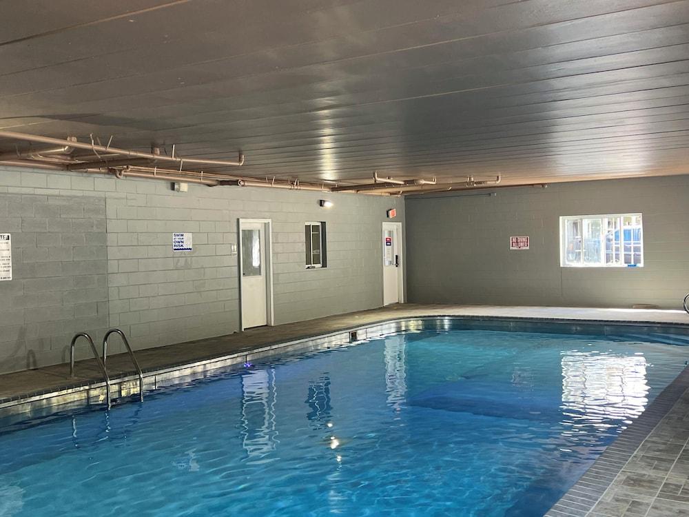 Elkins Economy Inn