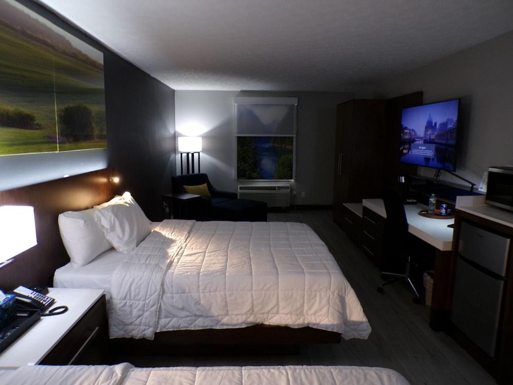 Elkins Economy Inn