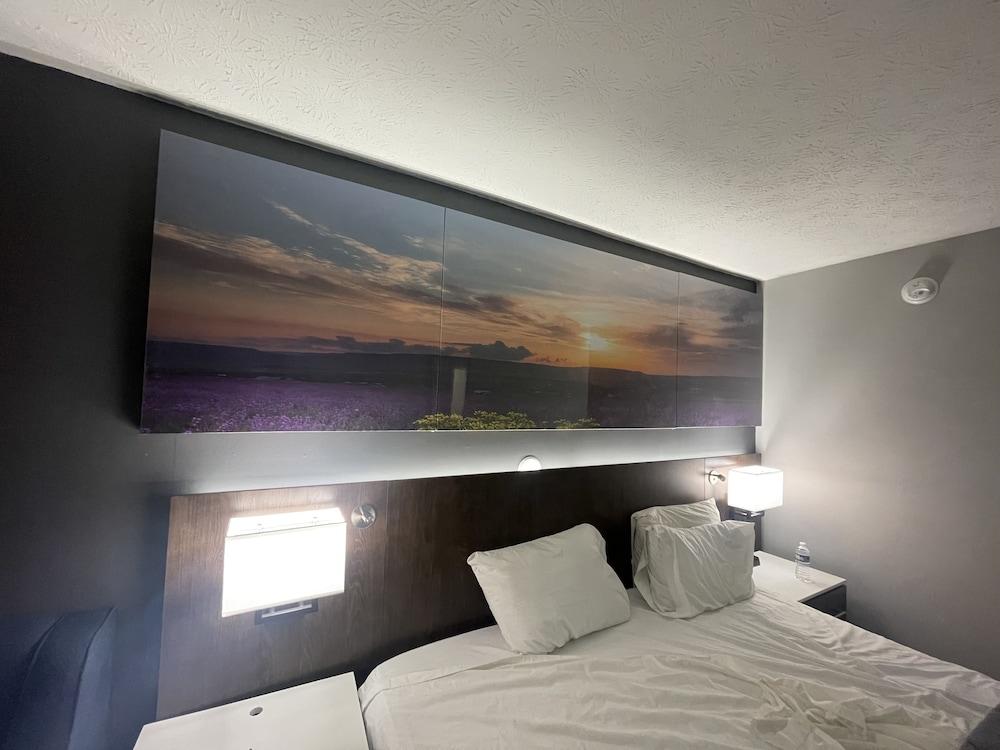 Elkins Economy Inn
