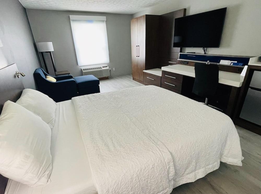 Elkins Economy Inn