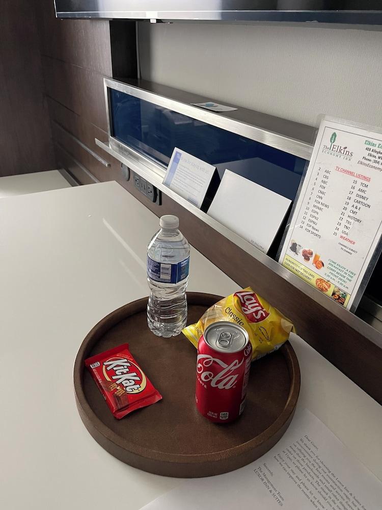 Elkins Economy Inn
