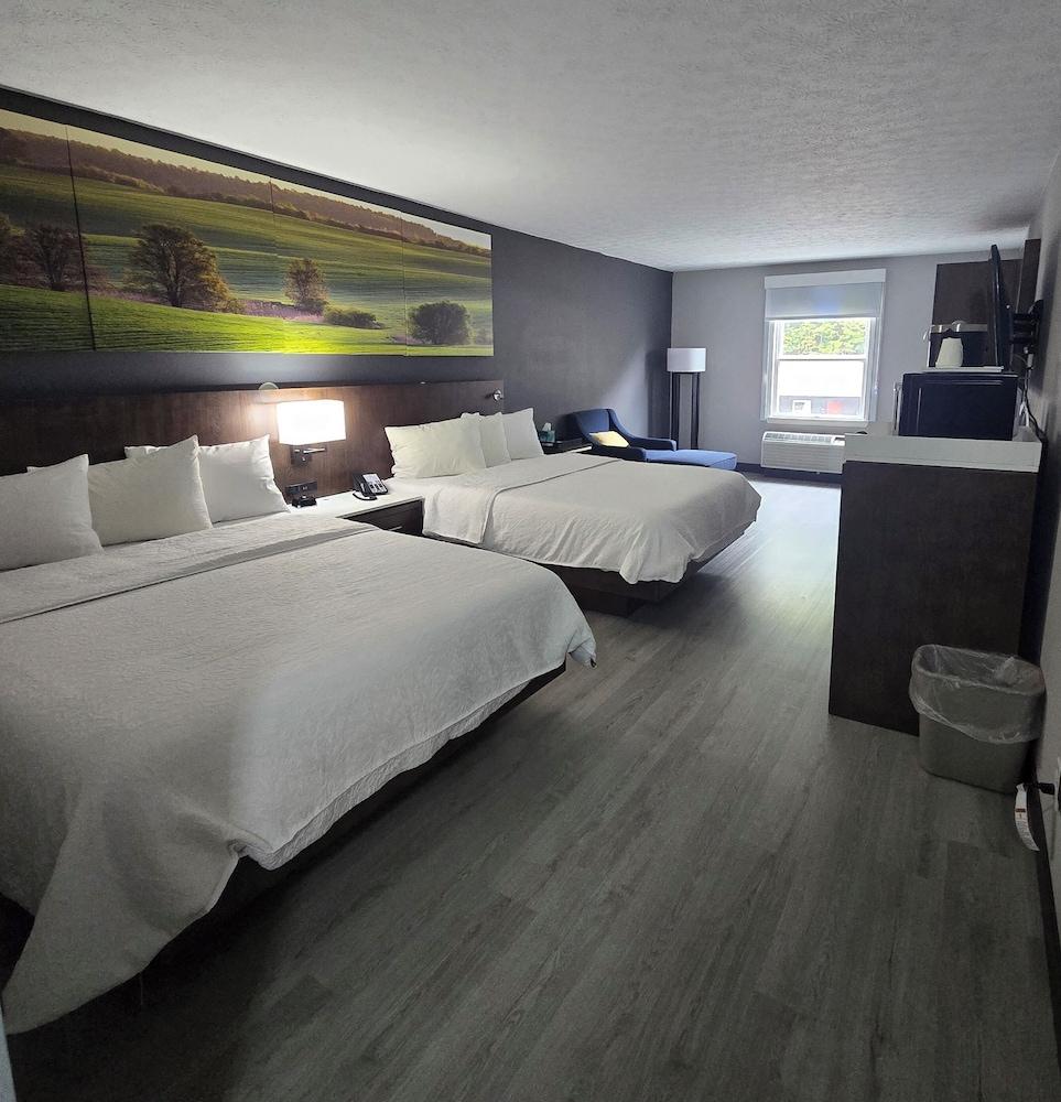 Elkins Economy Inn