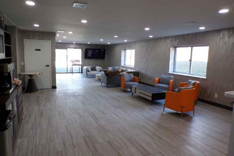 Elkins Economy Inn