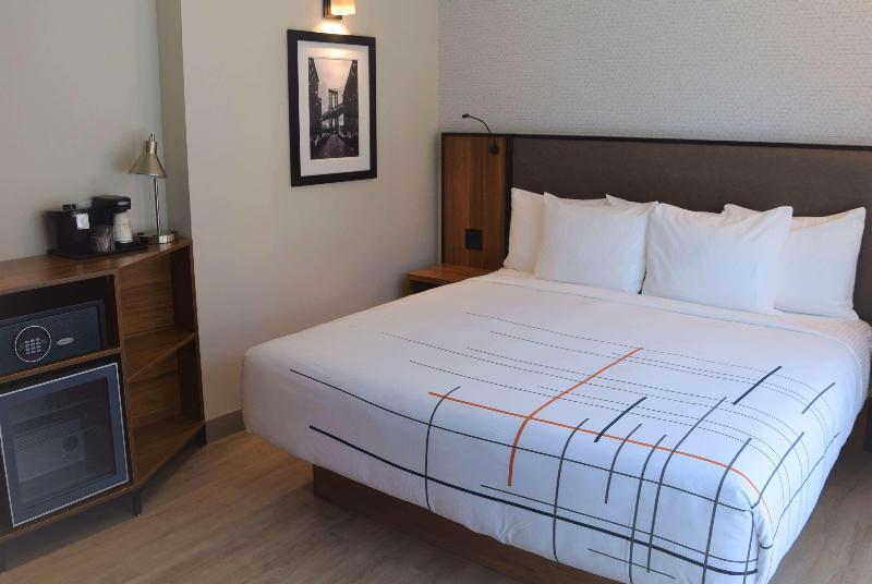 La Quinta Inn & Suites by Wyndham Manhattan Midtown