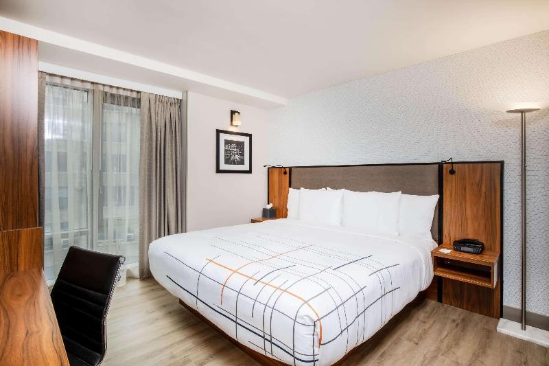 La Quinta Inn & Suites by Wyndham Manhattan Midtown
