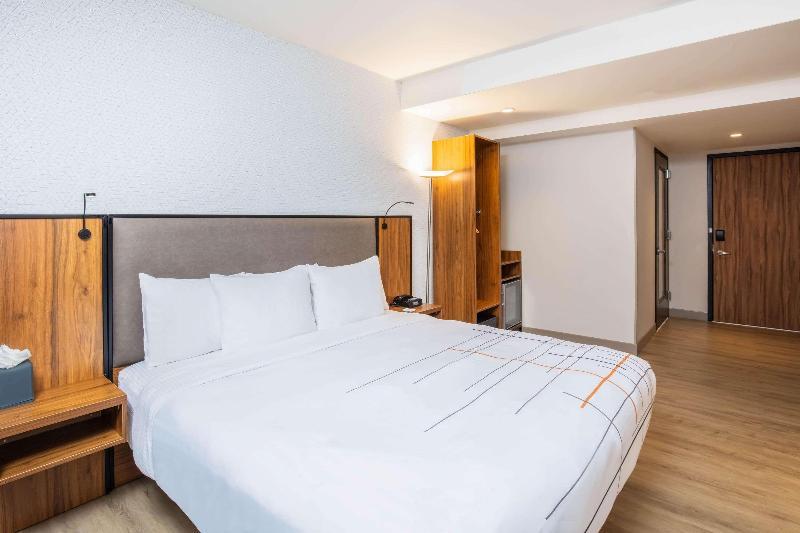 La Quinta Inn & Suites by Wyndham Manhattan Midtown