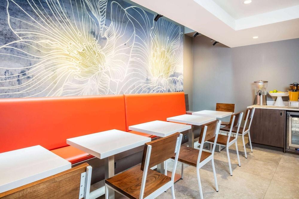 La Quinta Inn & Suites by Wyndham Manhattan Midtown