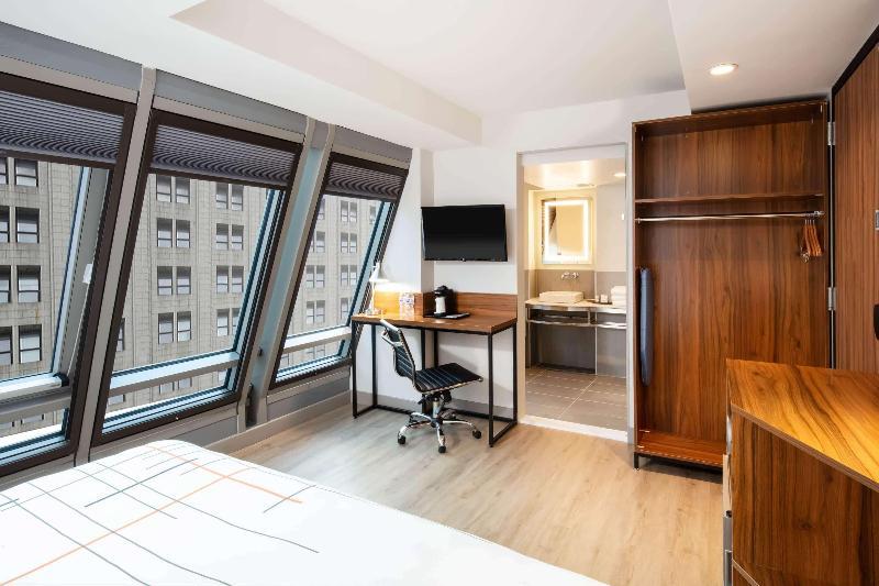La Quinta Inn & Suites by Wyndham Manhattan Midtown