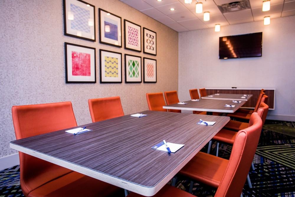 Holiday Inn Express & Suites Rehoboth Beach