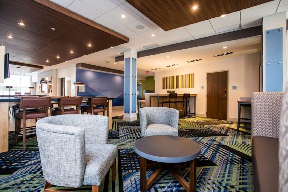 Holiday Inn Express & Suites Rehoboth Beach