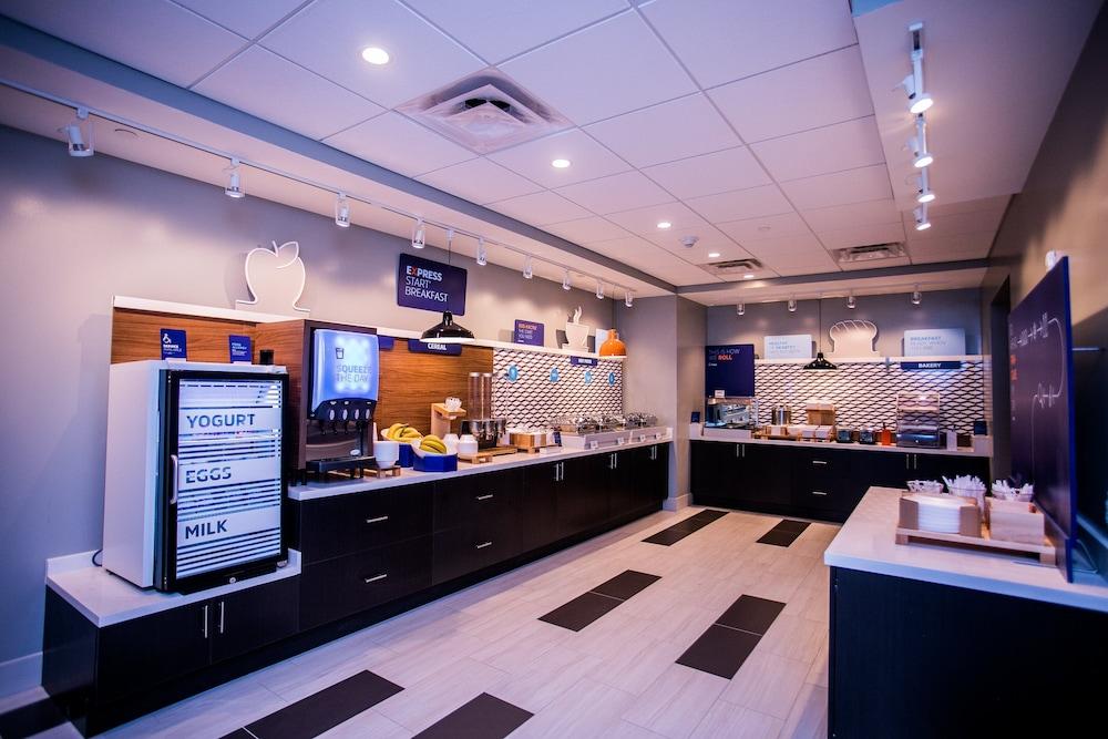 Holiday Inn Express & Suites Rehoboth Beach