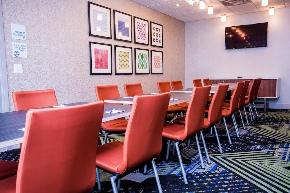 Holiday Inn Express & Suites Rehoboth Beach