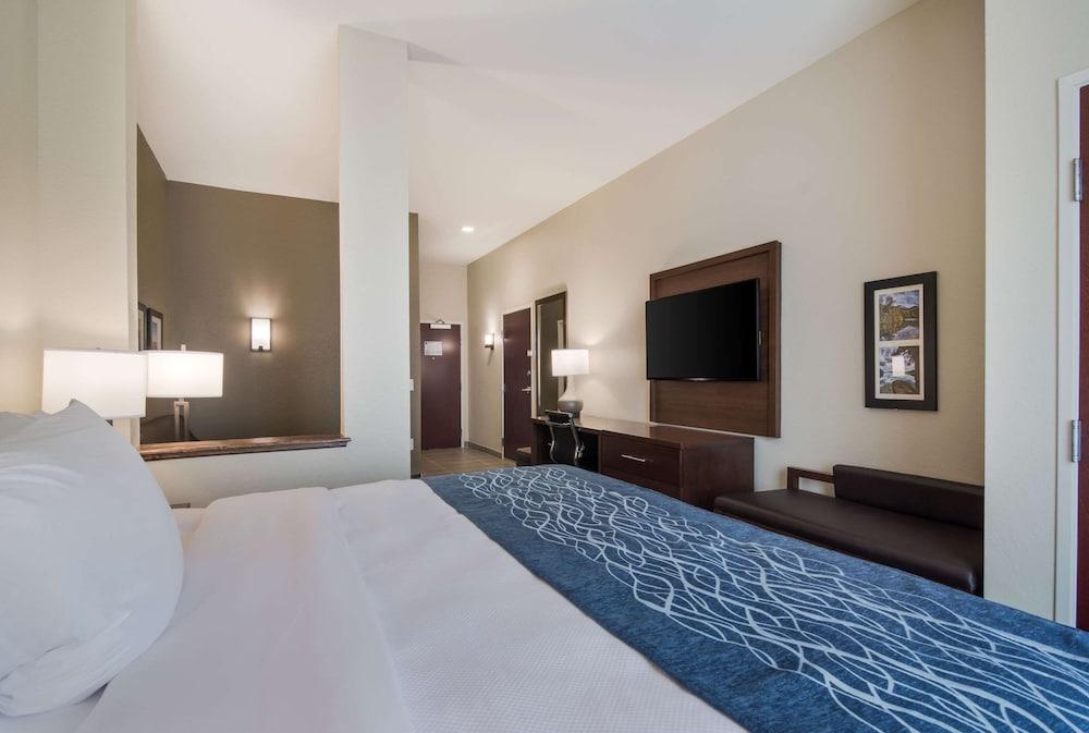 Comfort Inn & Suites