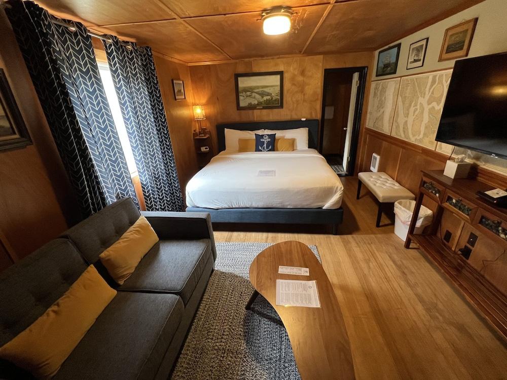Anchor Inn Resort