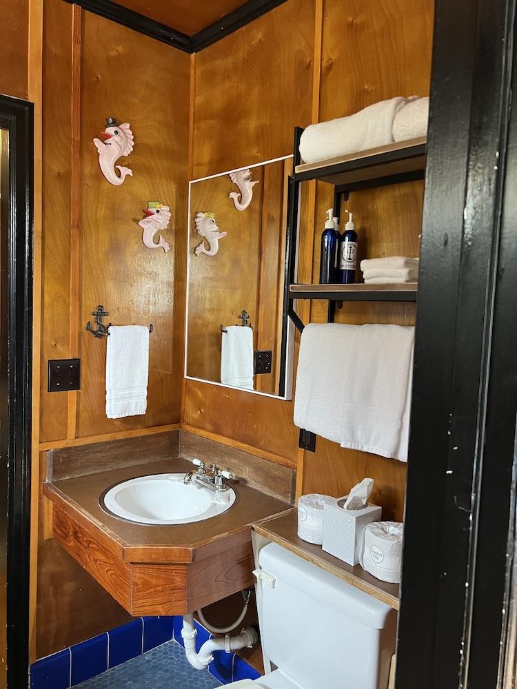Anchor Inn Resort