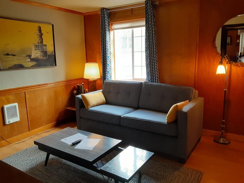 Anchor Inn Resort