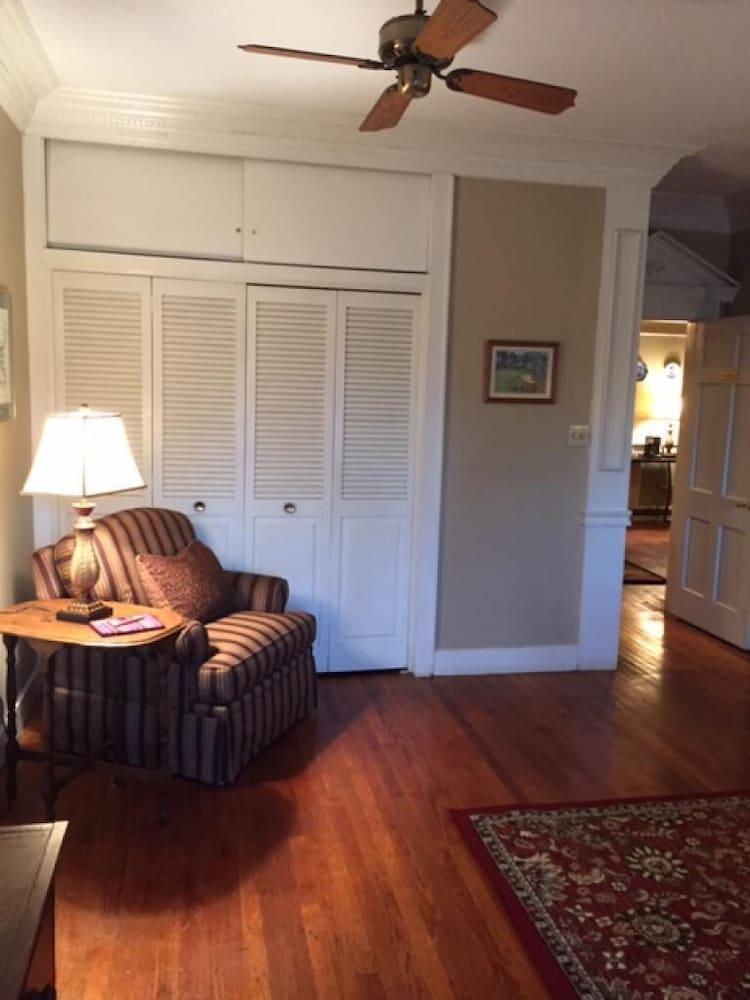 Opus House Bed and Breakfast