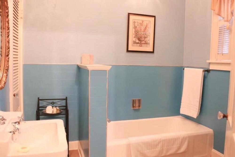 Opus House Bed and Breakfast