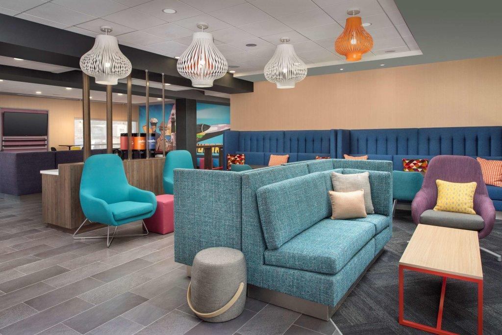 Tru by Hilton Beaufort