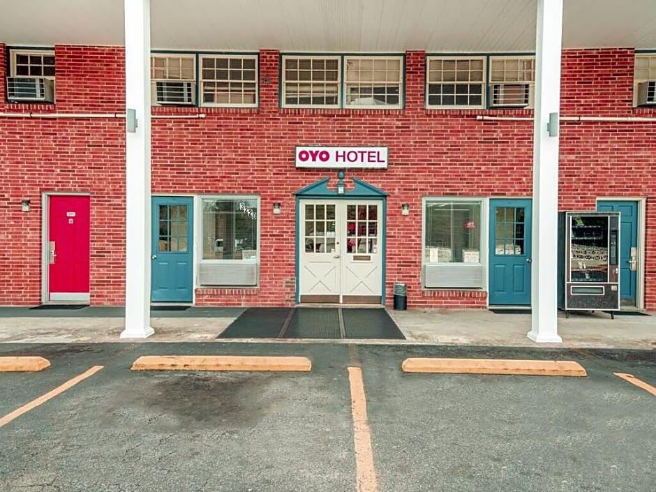 Hotel Durham West Hills by OYO Rooms