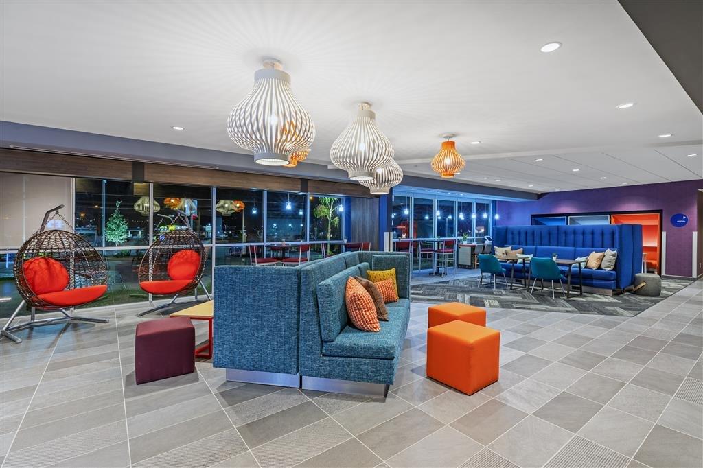 Tru by Hilton Laredo Airport