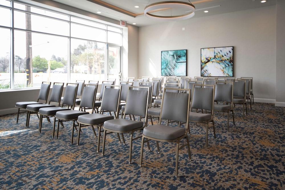 Hilton Garden Inn Fremont