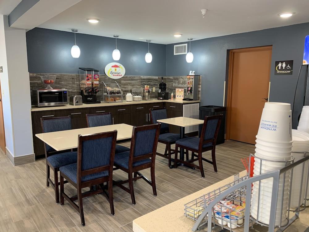 Super 8 by Wyndham Cookeville