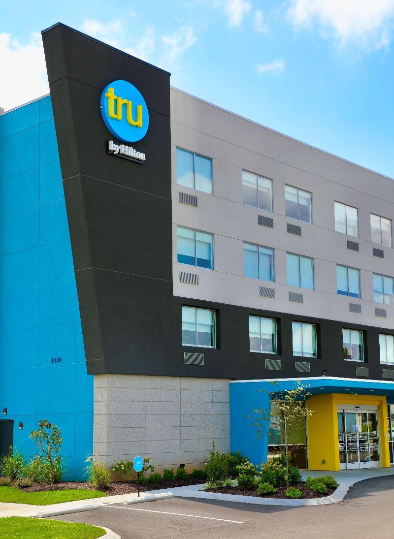 Tru by Hilton Clarksville