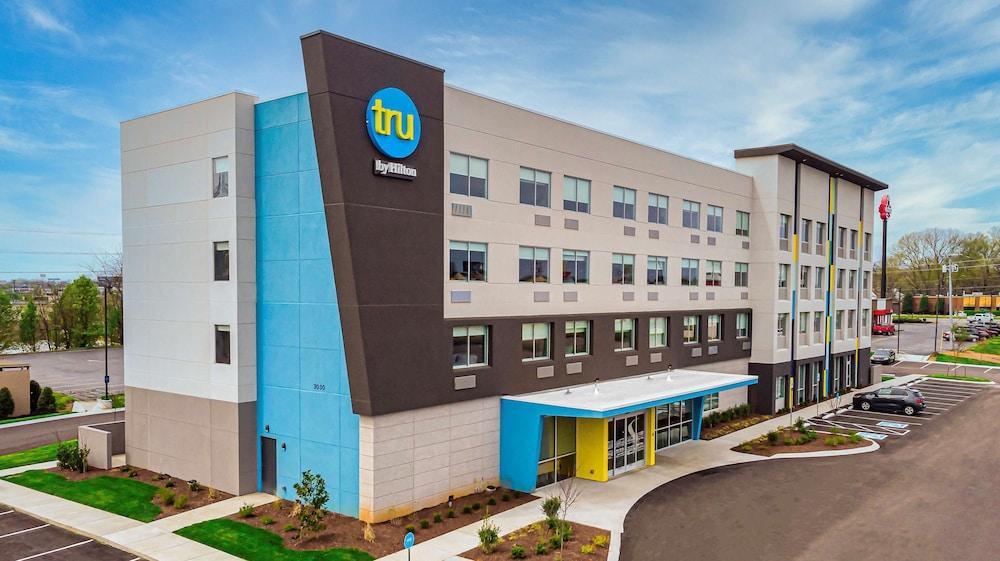 Tru by Hilton Clarksville