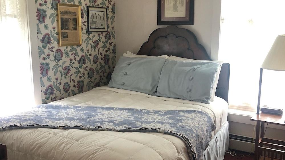 The Villa Dallavalle Historic Inn