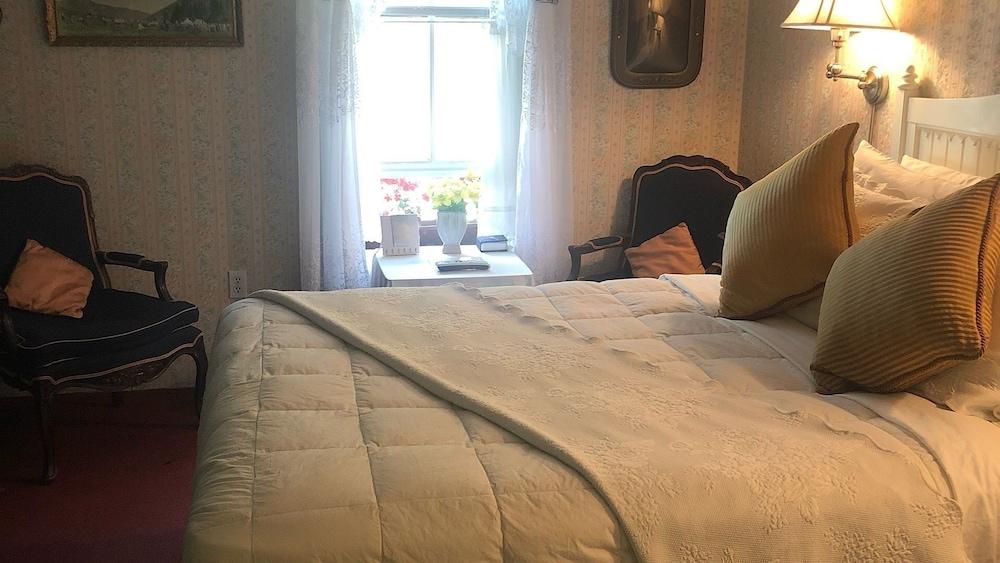 The Villa Dallavalle Historic Inn