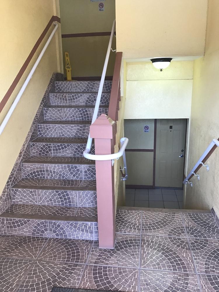 Dixie Hotel