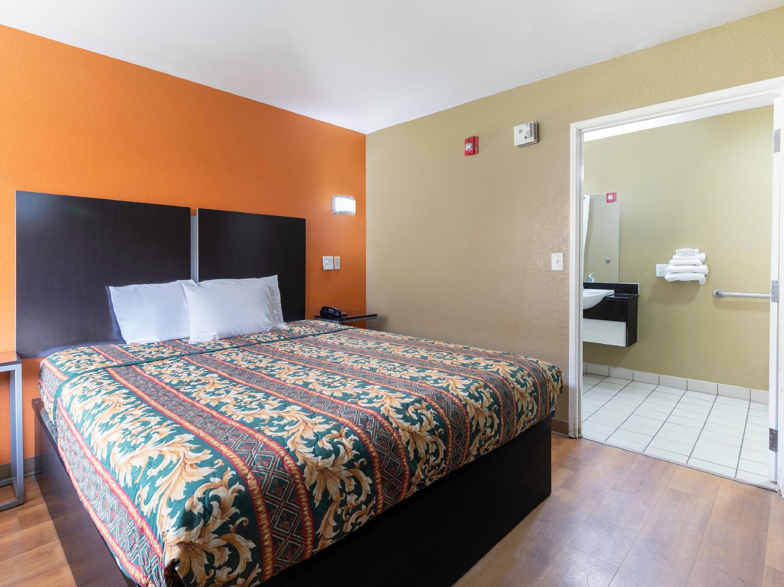 Hotel Lake Charles Hwy 10 by OYO Rooms