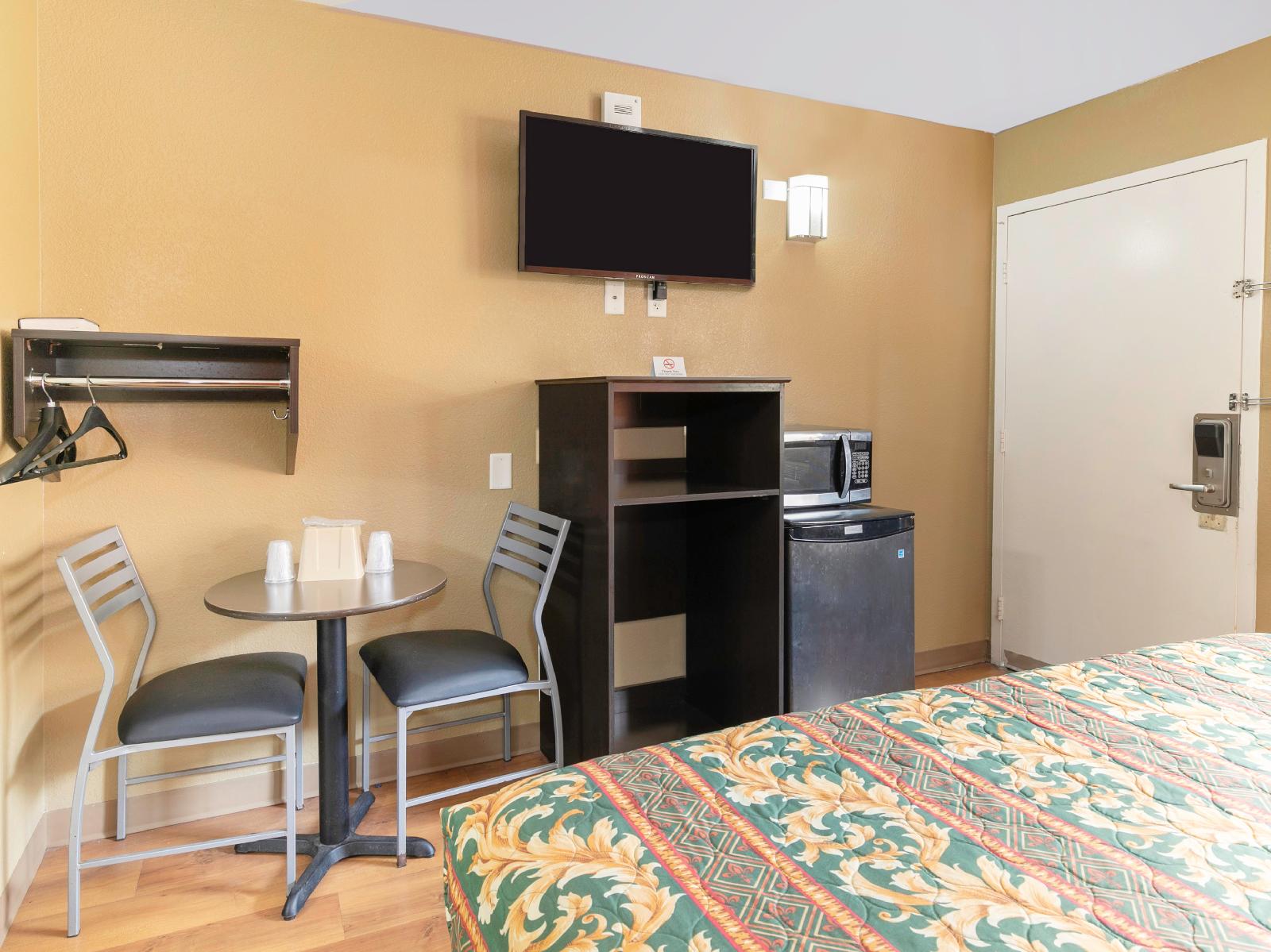 Hotel Lake Charles Hwy 10 by OYO Rooms