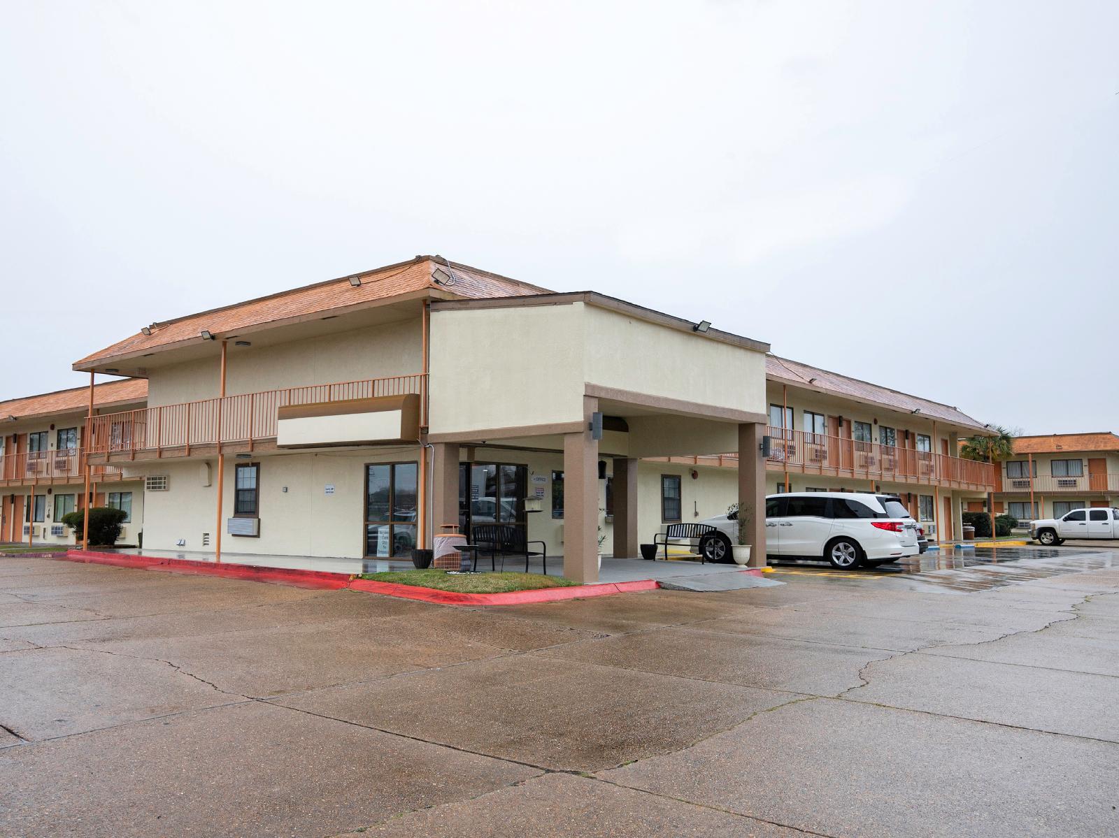 Hotel Lake Charles Hwy 10 by OYO Rooms