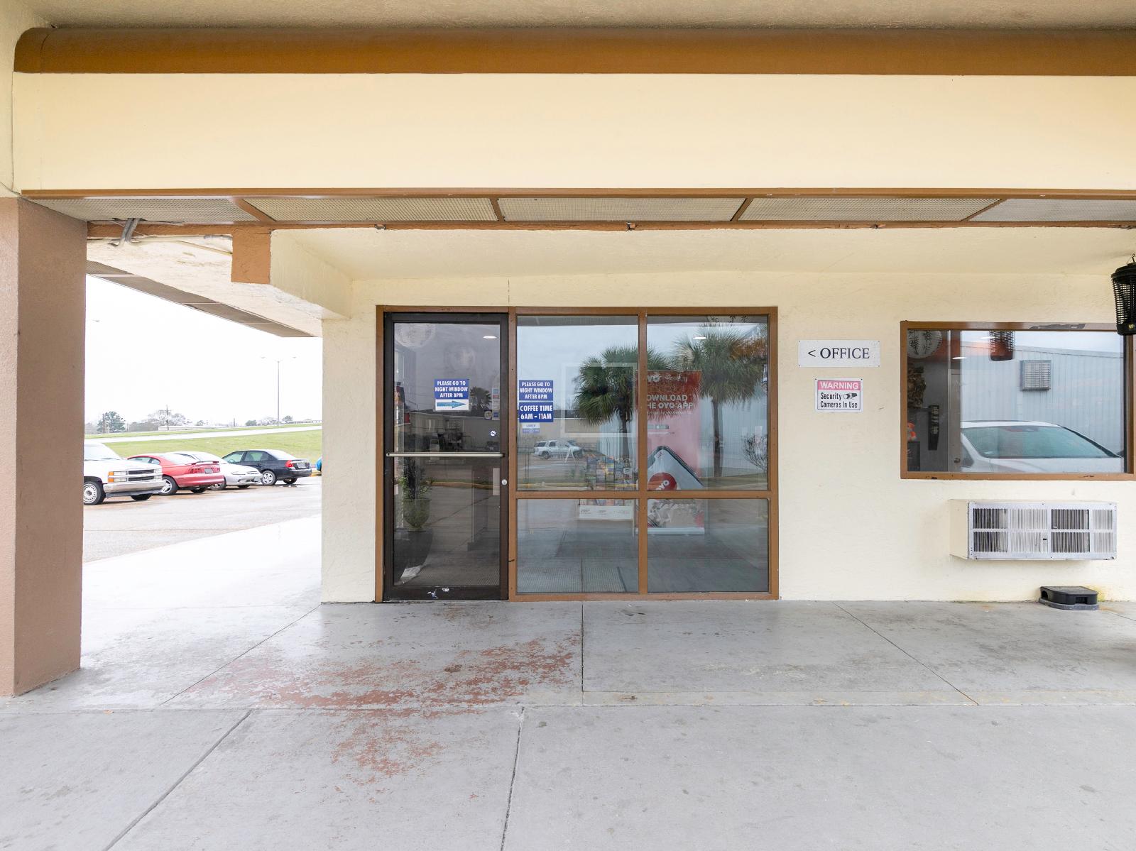 Hotel Lake Charles Hwy 10 by OYO Rooms