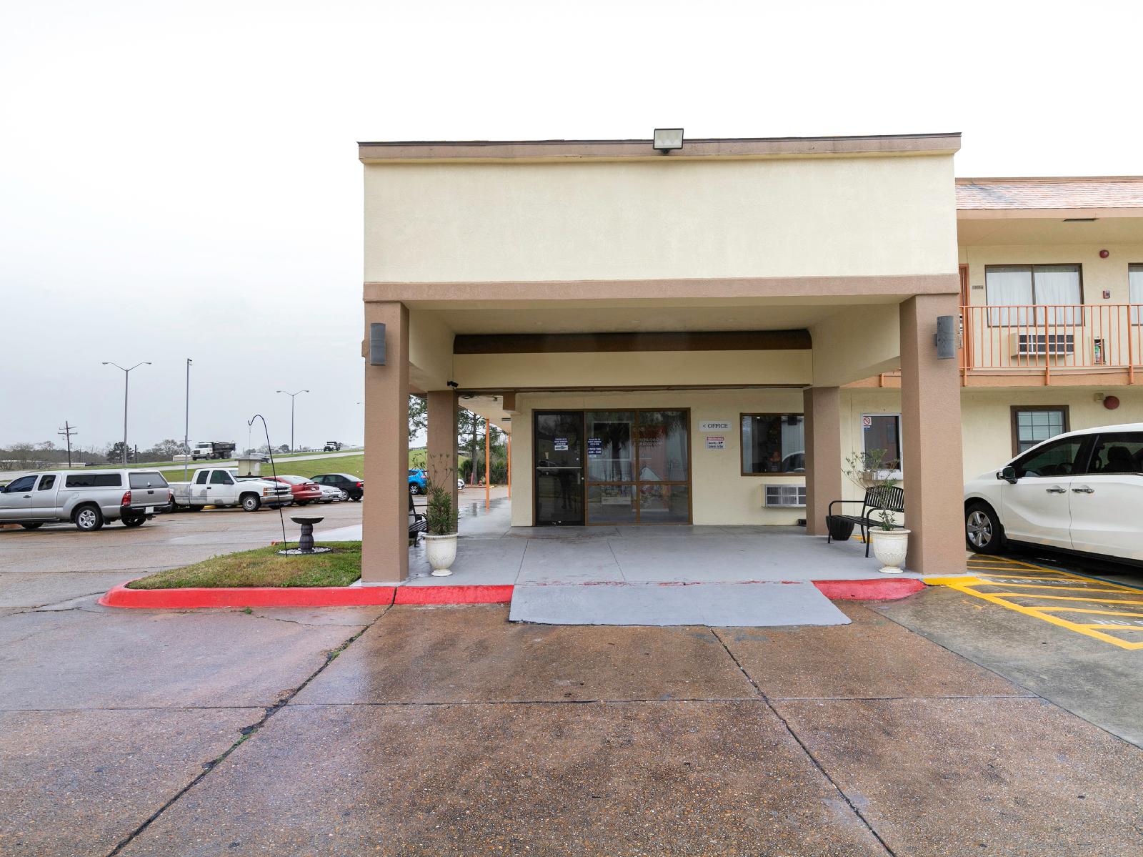 Hotel Lake Charles Hwy 10 by OYO Rooms