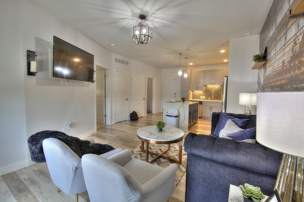 Steelyard Apartment