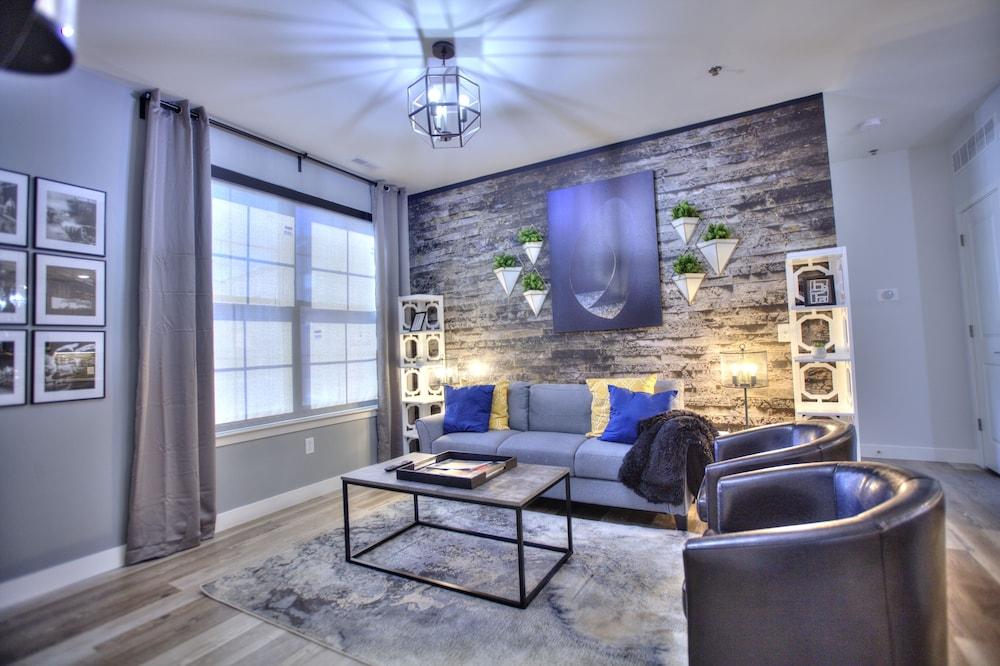 Steelyard Apartment