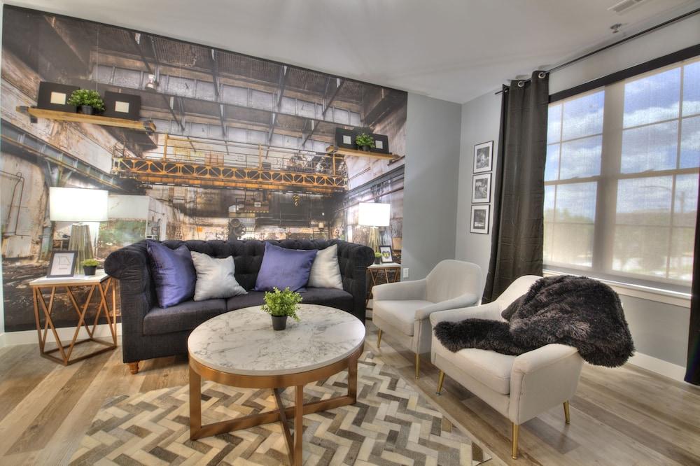 Steelyard Apartment